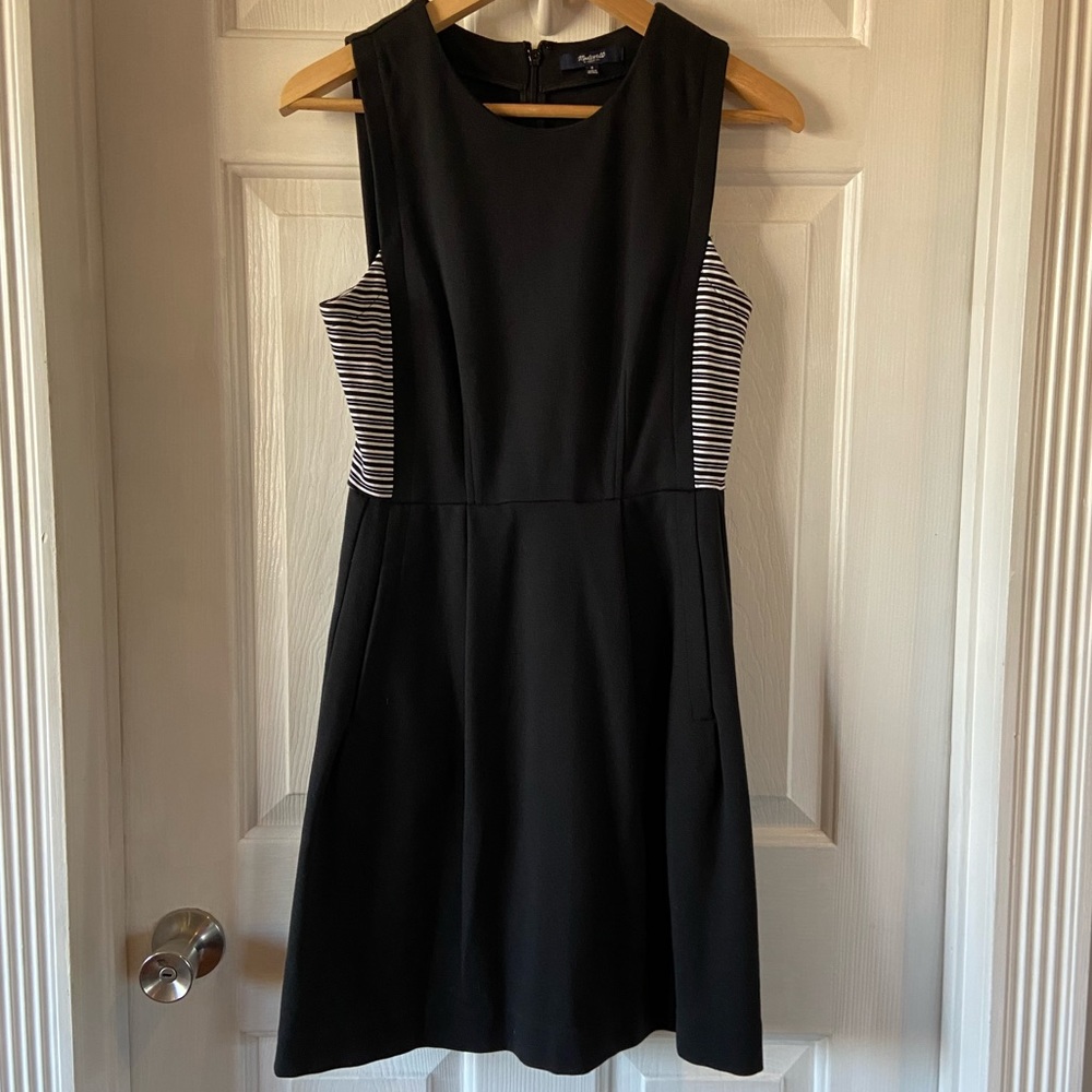 Madewell Fit and Flare Dress Womens Size 2 Sleeveless Black Striped with Pocket